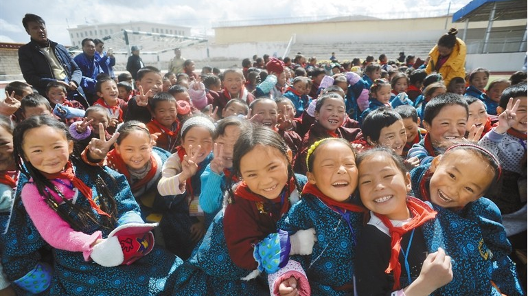 校服也能穿出時(shí)髦感